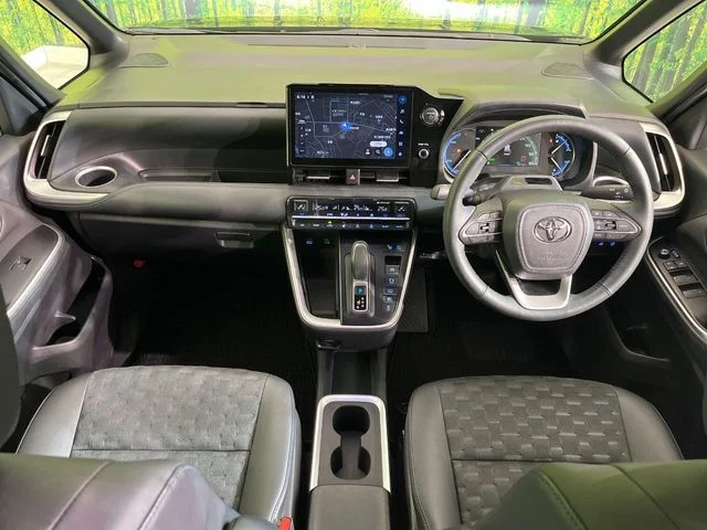 Toyota VOXY HYBRID S−Z photo 2