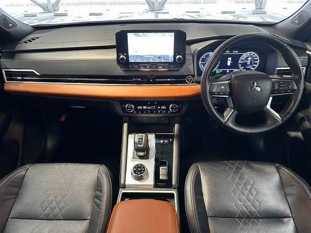 Mitsubishi OUTLANDER PHEV P photo 2