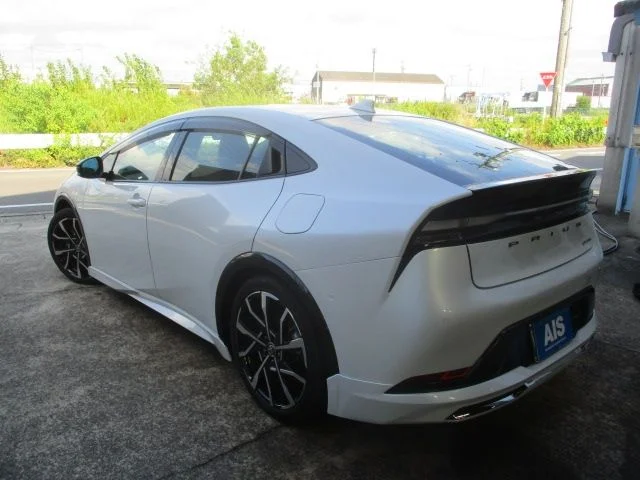 Toyota PRIUS PHV Z photo 3