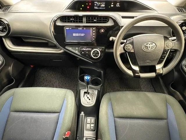 Toyota AQUA S photo 2