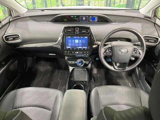 Toyota PRIUS PHV S　セーフティパッケージ photo 2