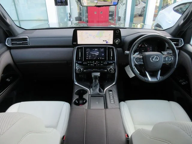 Toyota LEXUS LX600 オフロード photo 2