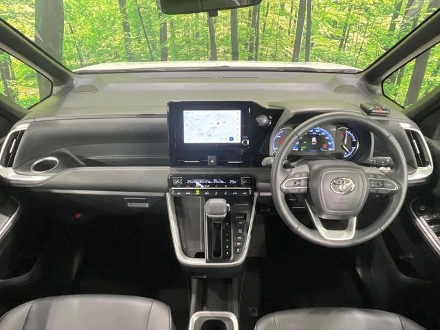 Toyota NOAH HYBRID 4WD S−Z photo 2