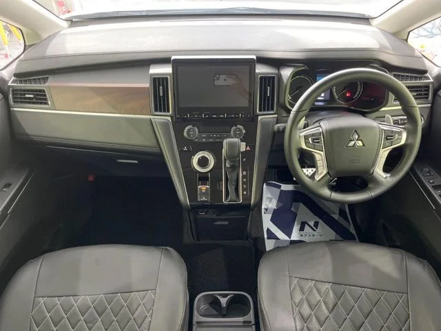 Mitsubishi DELICA D:5 4WD P photo 2