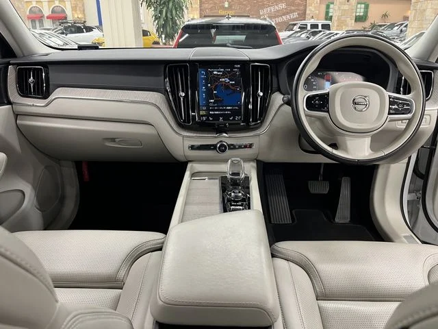 Volvo VOLVO XC60 B5　AWD　インスクリプション photo 2