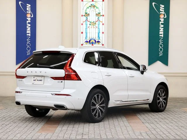 Volvo VOLVO XC60 B5　AWD　インスクリプション photo 3