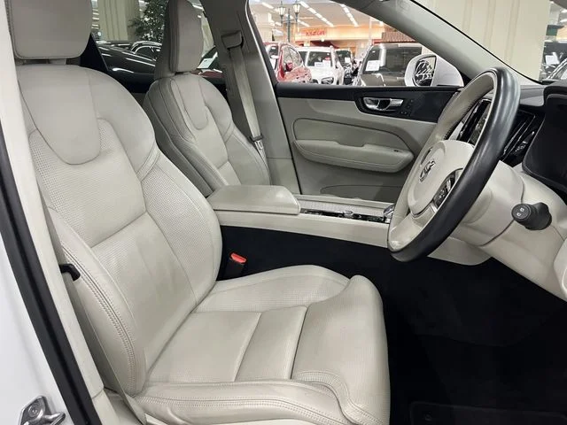 Volvo VOLVO XC60 B5　AWD　インスクリプション photo 4