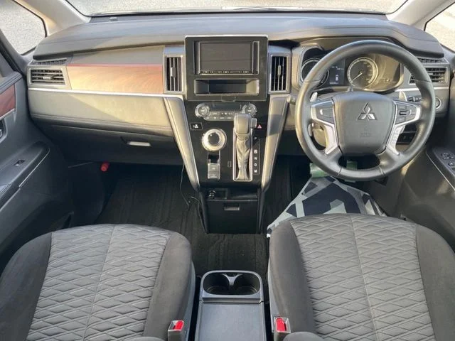 Mitsubishi DELICA D:5 4WD G　パワーパッケージ photo 2