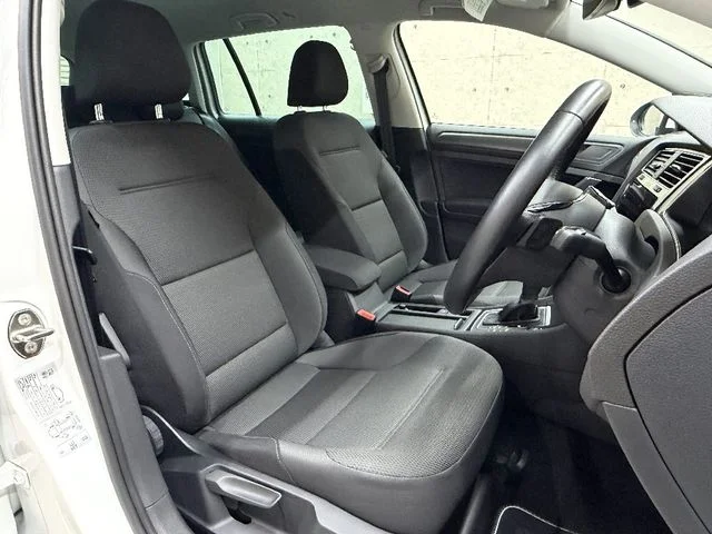 Volkswagen VOLKSWAGEN GOLF VARIANT TDI　コンフォートライン　マイスター photo 4