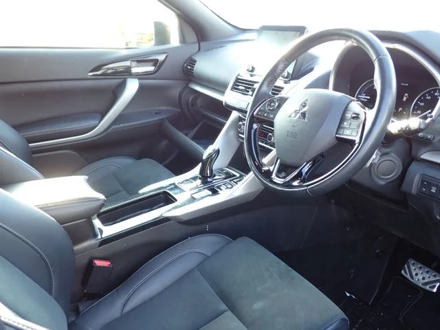 Mitsubishi ECLIPSE CROSS PHEV P photo 2