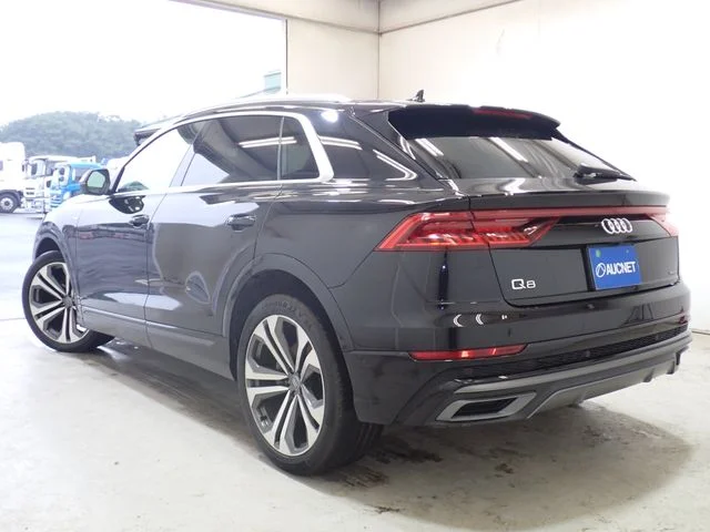 Audi AUDI Q8 55TFSIクワトロデビューパケSライン photo 3