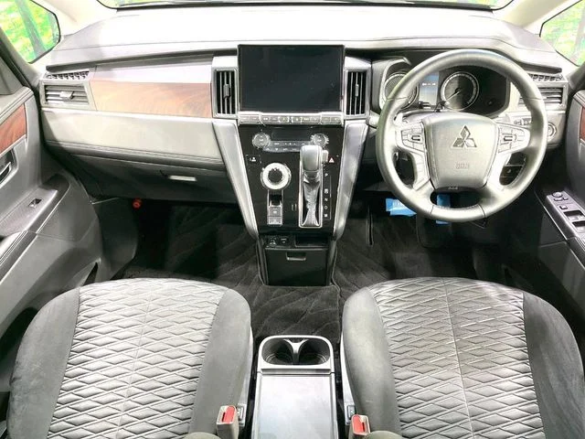 Mitsubishi DELICA D:5 4WD P photo 2