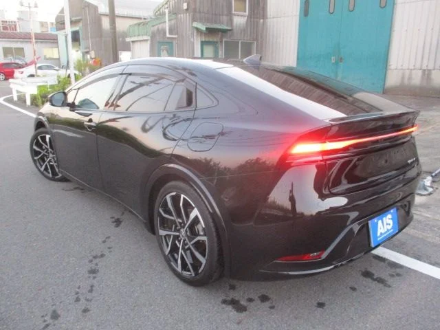 Toyota PRIUS PHV Z photo 3