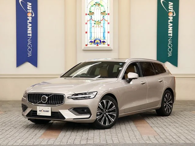 Volvo VOLVO V60 ウルトラ　B4 2025