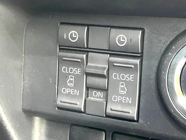 Toyota ROOMY 4WD カスタムG photo 3