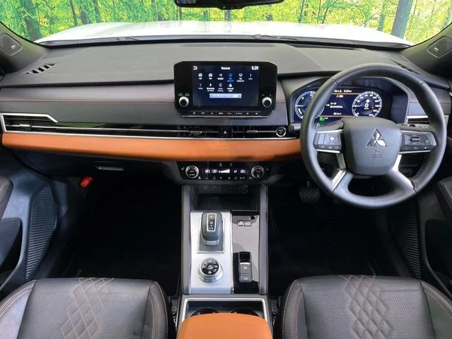 Mitsubishi OUTLANDER PHEV P photo 2