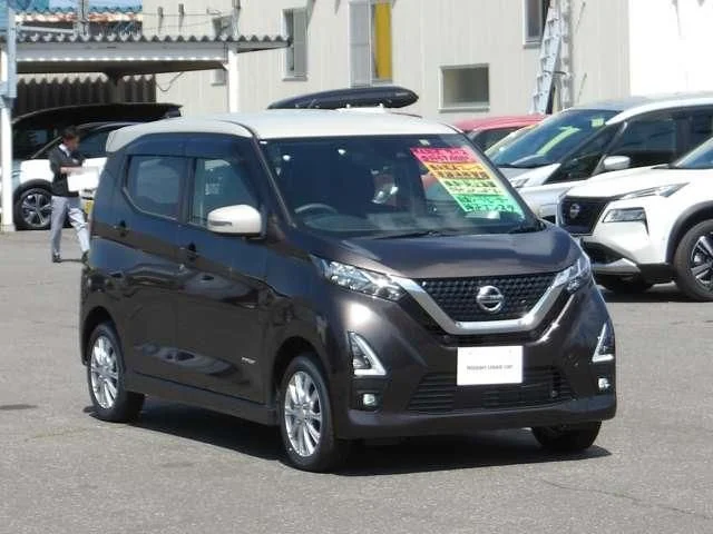 Nissan DAYZ 4WD ハイウェイスターX photo 3