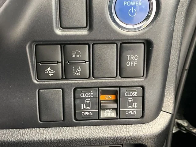 Toyota VOXY HYBRID ZS　煌2 photo 4