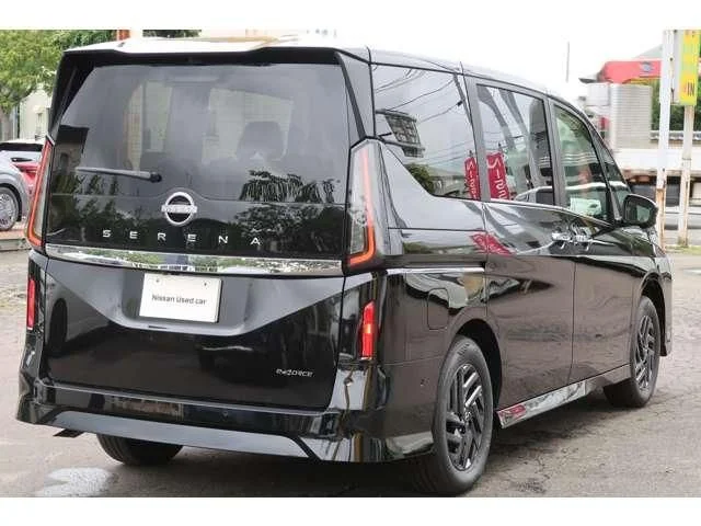 Nissan SERENA WG 4WD e−4ORCE　ハイウェイスターV photo 2