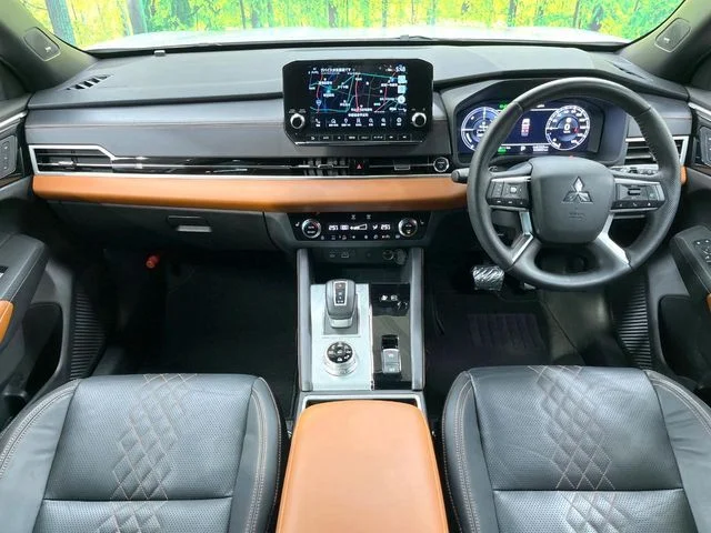 Mitsubishi OUTLANDER PHEV P photo 2