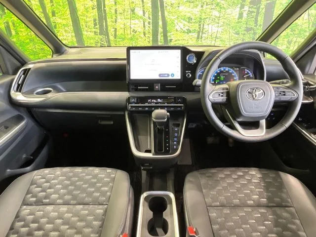 Toyota VOXY HYBRID S−Z photo 2