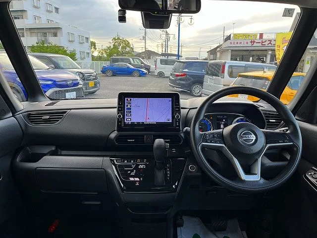 Nissan ROOX ハイウェイスターXアーバンクロム photo 2