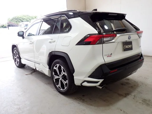 Toyota RAV4 PHV ブラックトーン photo 3