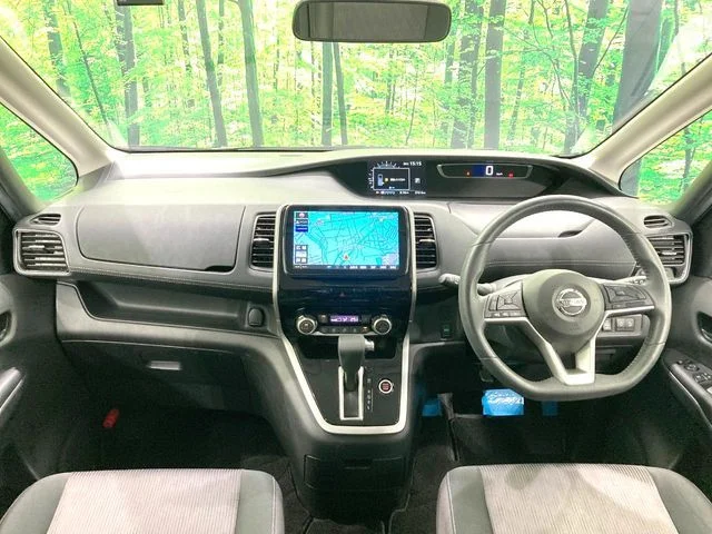 Nissan SERENA S-HYBRID ハイウェイスター　V photo 2