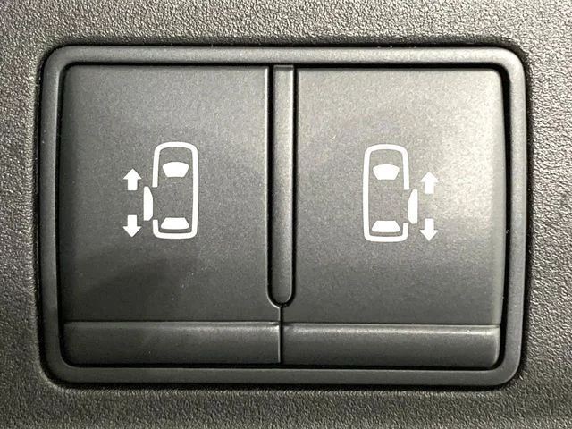 Nissan SERENA S-HYBRID ハイウェイスター　V photo 3