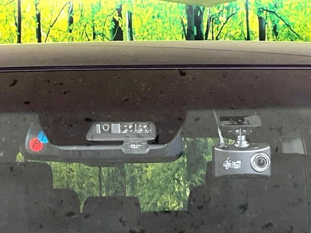 Mitsubishi DELICA D:5 4WD P photo 3