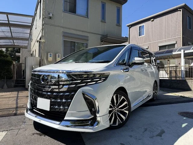 Toyota ALPHARD hybrid エグゼクティブラウンジ 2023
