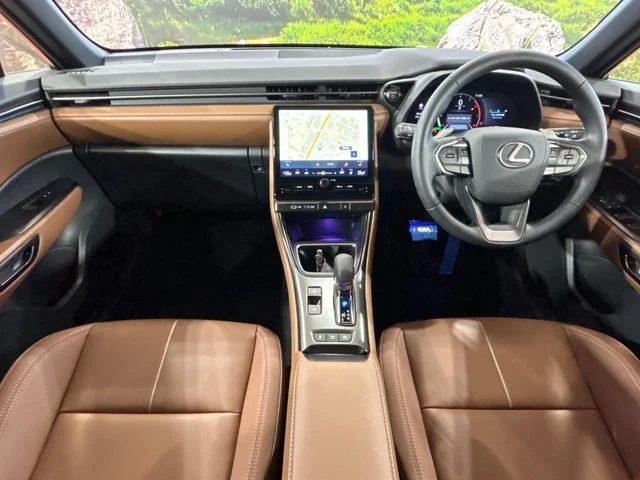 Toyota LEXUS LBX リラックス photo 2
