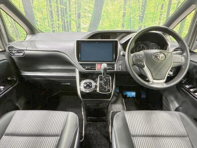 Toyota VOXY ZS　煌2 photo 2