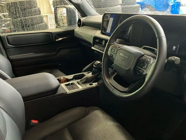 Toyota LANDCRUISER 250 VX photo 2
