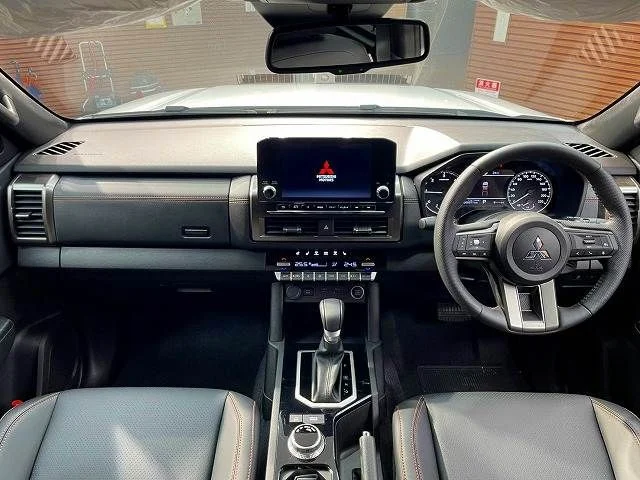Mitsubishi TRITON GSR photo 2