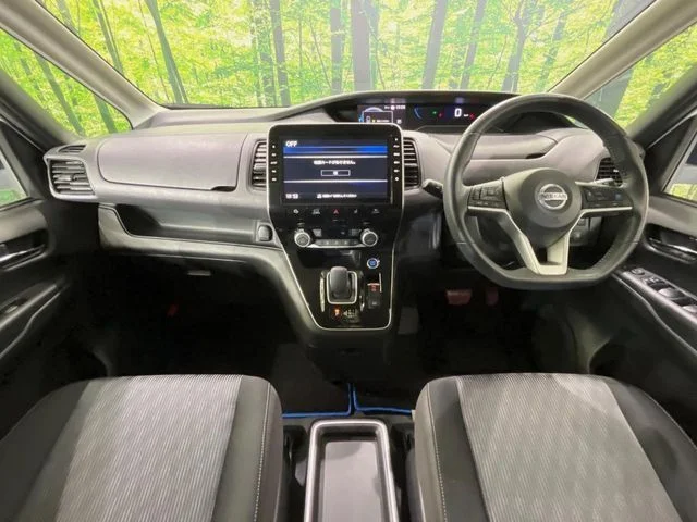 Nissan SERENA WG e−POWER　ハイウェイスター　V photo 2