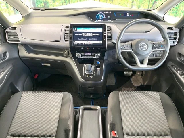 Nissan SERENA WG e−POWER　ハイウェイスター　V photo 2