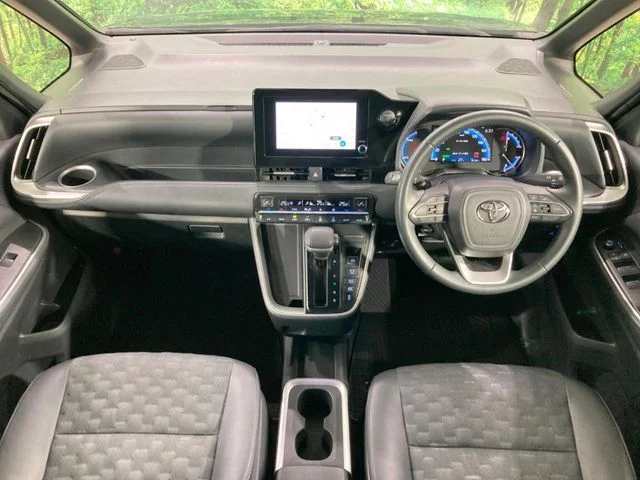 Toyota VOXY HYBRID S−Z photo 2