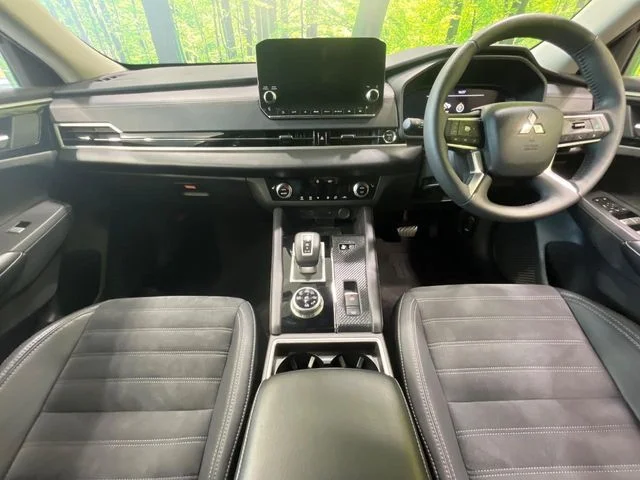 Mitsubishi OUTLANDER PHEV G photo 2