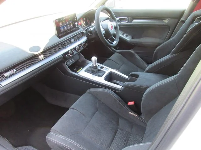 Honda CIVIC hatchback タイプR　レーシングブラックパッケージ photo 2