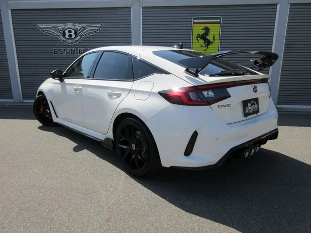 Honda CIVIC hatchback タイプR　レーシングブラックパッケージ photo 3