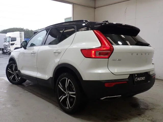 Volvo VOLVO XC40 T4　AWD　Rデザイン photo 3