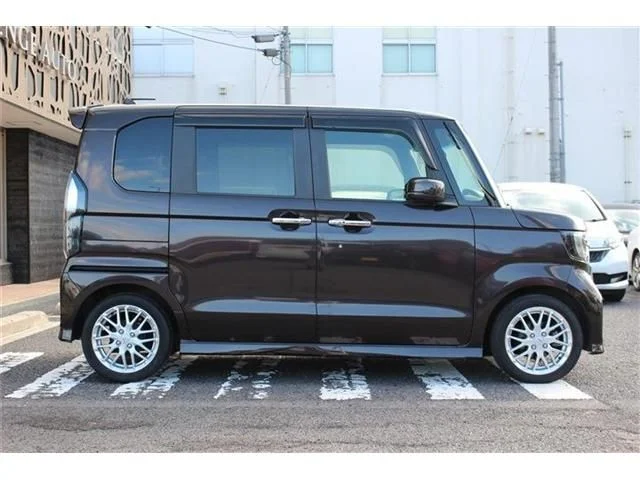 Honda N BOX CUSTOM L ターボ photo 4