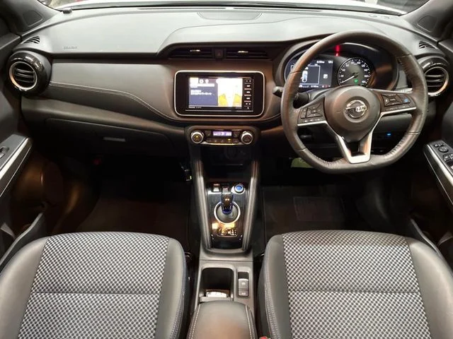 Nissan KICKS X photo 2
