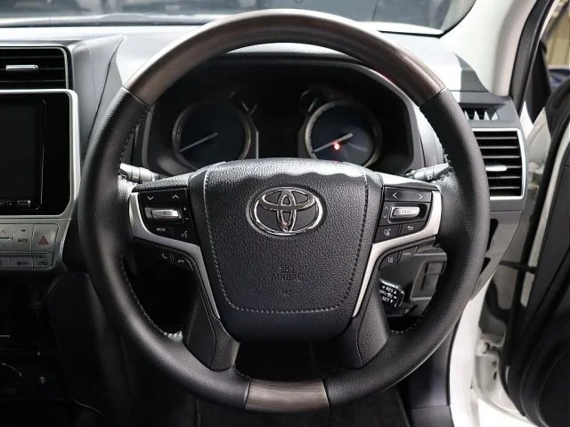 Toyota LANDCRUISER PRADO TX　Lパッケージ　ブラックエディション photo 4