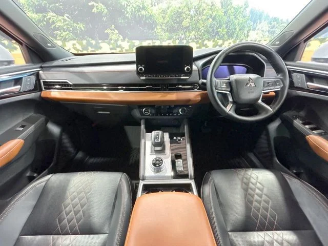 Mitsubishi OUTLANDER PHEV P photo 2
