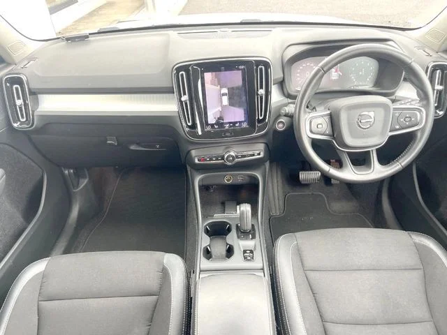 Volvo VOLVO XC40 T4　AWD　モメンタム photo 2