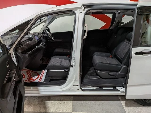 Honda FREED plus HYBRID 4WD G　ブラックスタイル photo 4