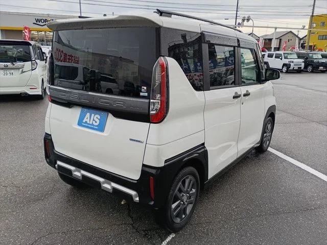 Mitsubishi DELICA MINI T　プレミアム photo 3