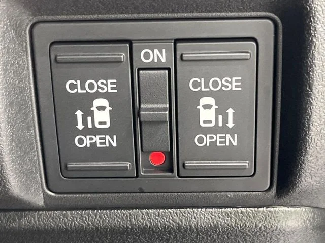 Honda N BOX CUSTOM ターボ photo 3